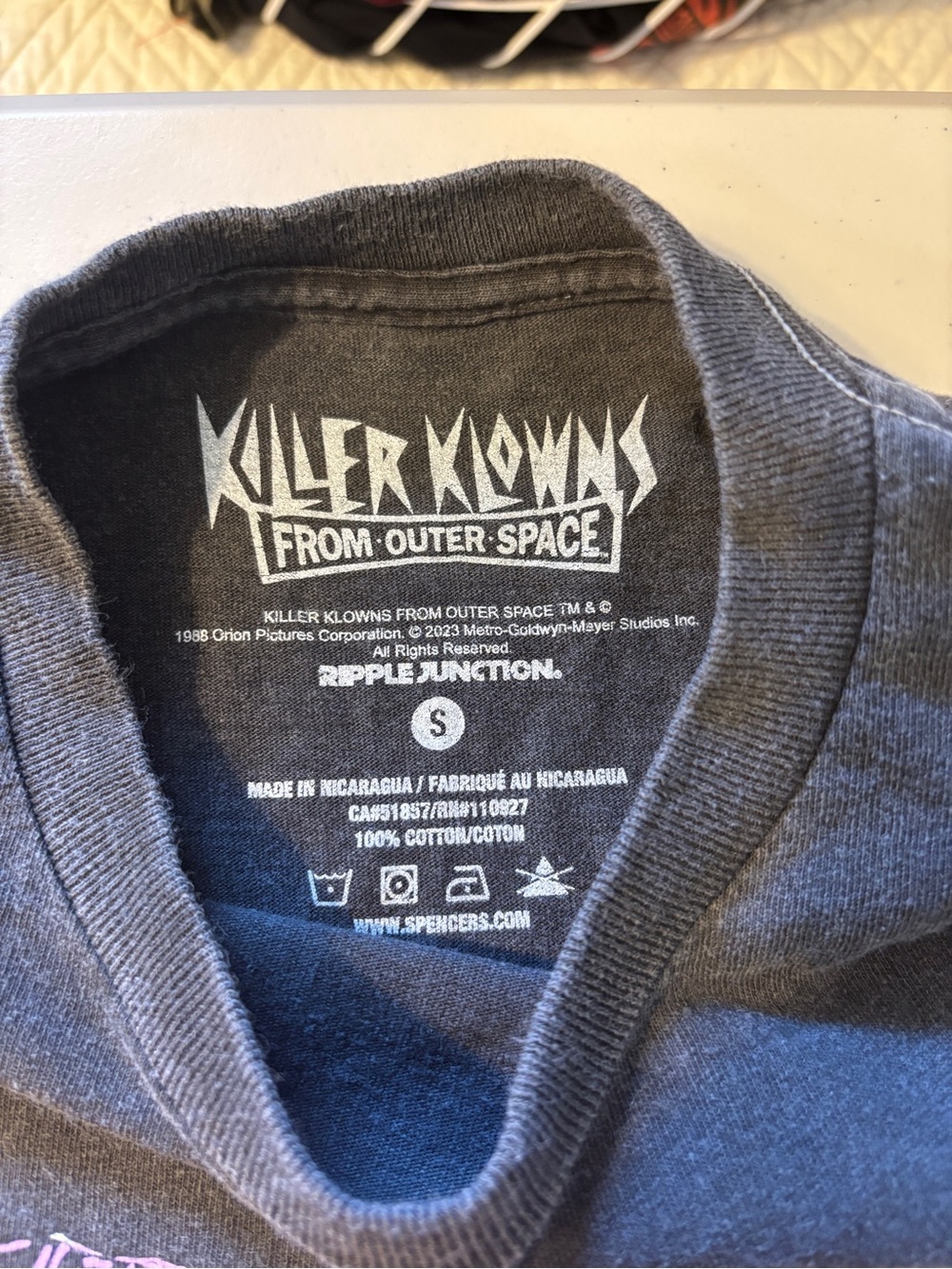 Killer Klowns Mens Tee Size Small Graphic Horror Bloody Disgusting Nerd - Picture 7 of 7